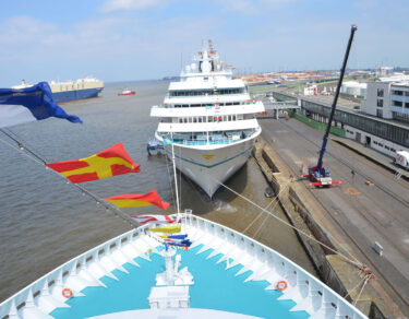 Die MS Amadea im Visier