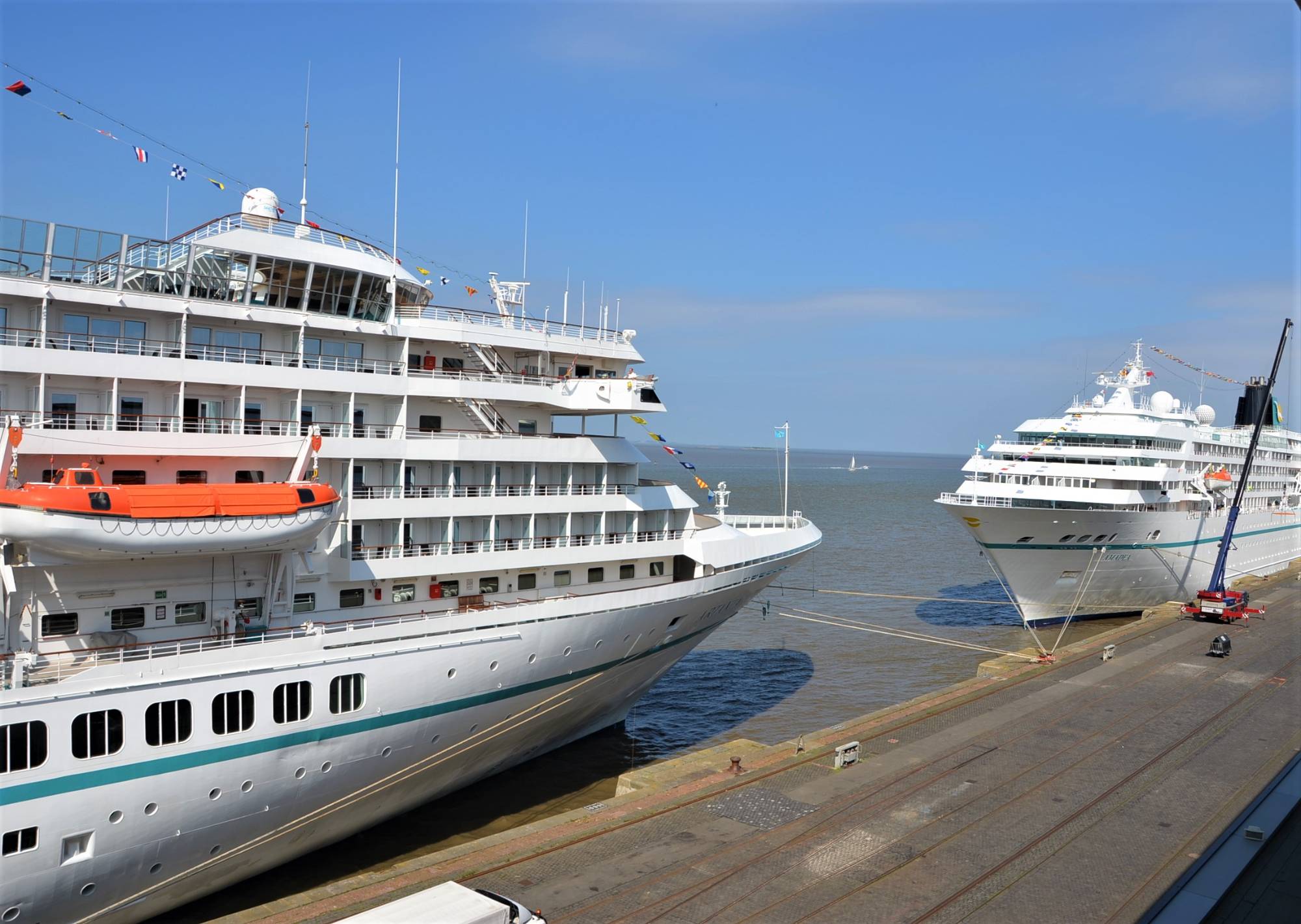 MS Artania und MS Amadea