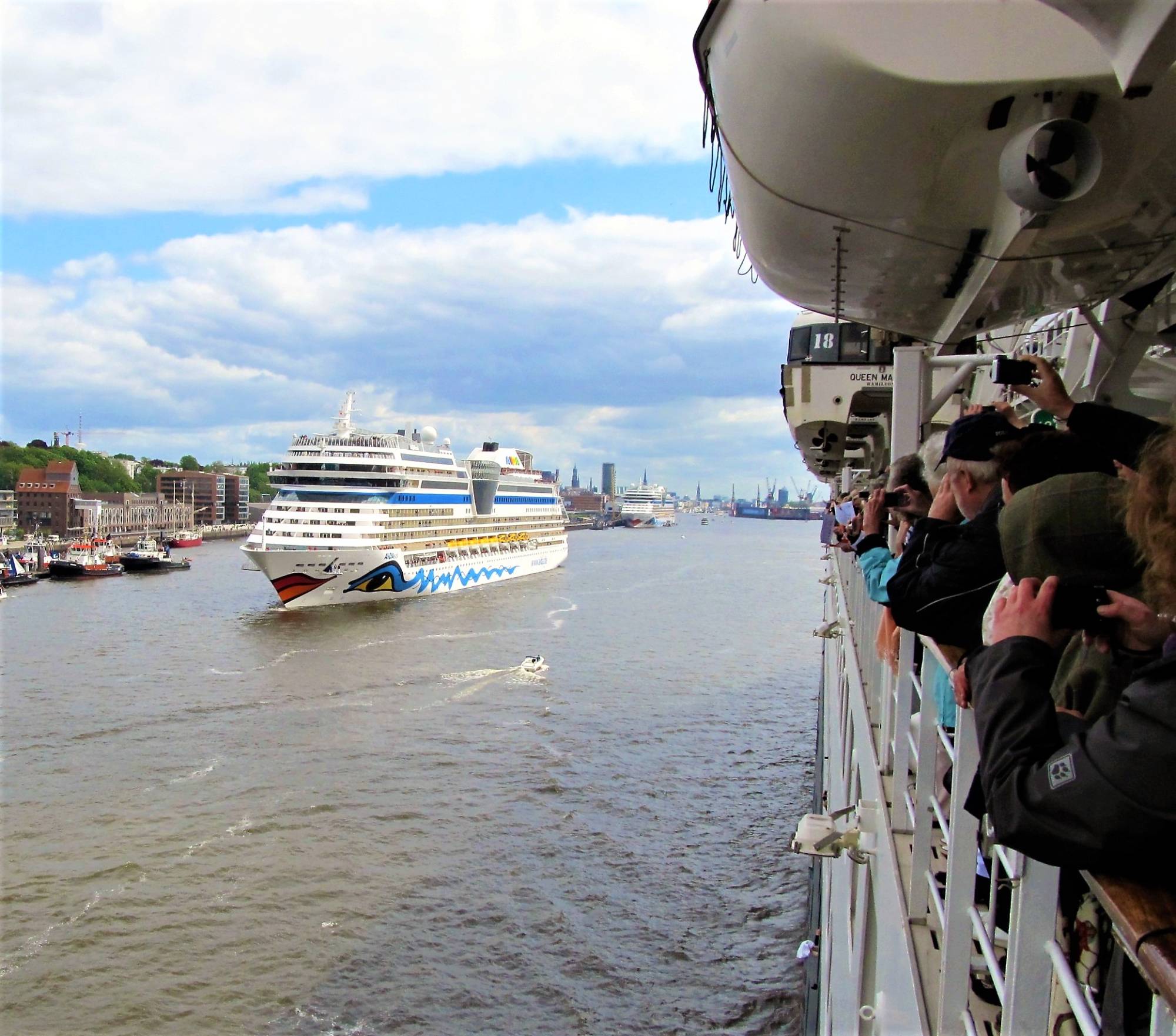 Queen Mary 2 und Aida
